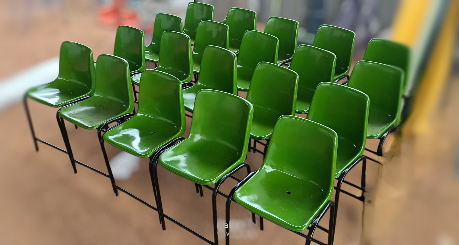 كراسي ومقاعد فيبر جلاس للاستاد والمستشفيات والمصانع والنوادي والحدائق من شركة الملوك للفيبر جلاس