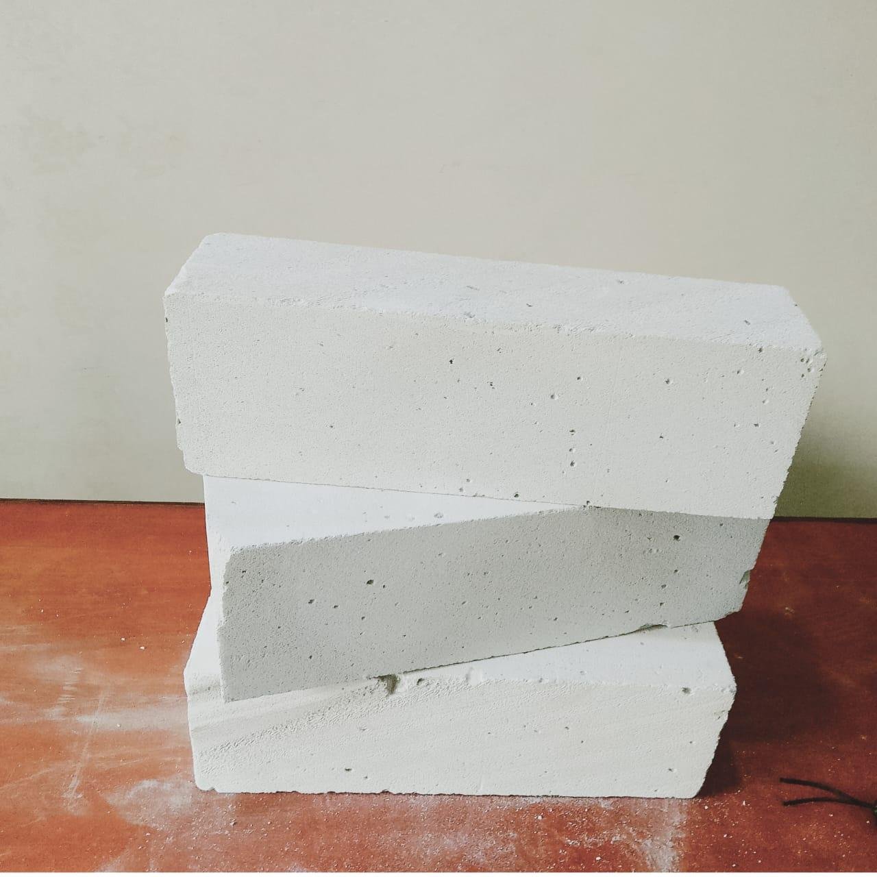 طوب أبيض خفيف… قوة في البناء وراحة في التنفيذ